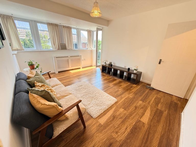 Pier Way, London,Stylish Two Bedroom Apartment with Balcony & Allocated Parking