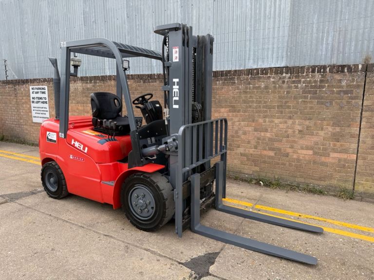 2016 Heli 3.5t diesel forklift, container spec triple mast 