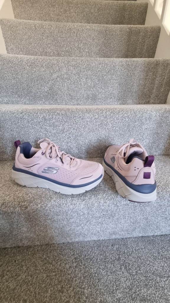 Like New Skechers Trainers size 5/38