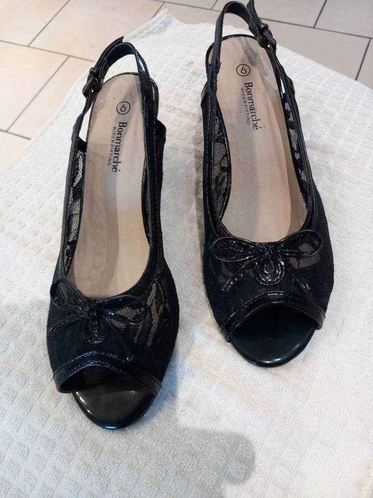 NEW Ladies shoes size 6