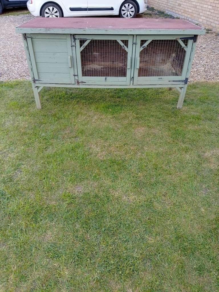 Large Rabbit Hutch - Main Section Include sleeping section. - used condition.