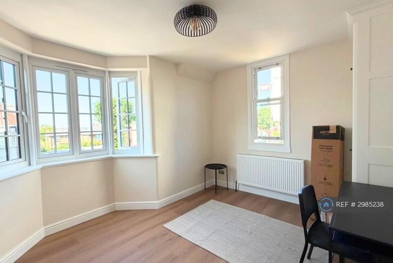 2 bedroom flat in Franciscan Road, London, SW17 (2 bed) (#2985238)