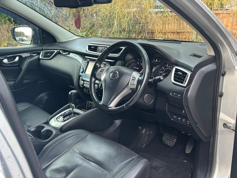 2014 Nissan Qashqai 1.6 dCi Tekna 5dr Xtronic HATCHBACK DIESEL Automatic