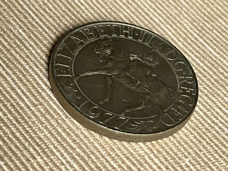 1977 Queen Elizabeth II Silver Jubilee Crown 25p Coin – UK Royal Mint