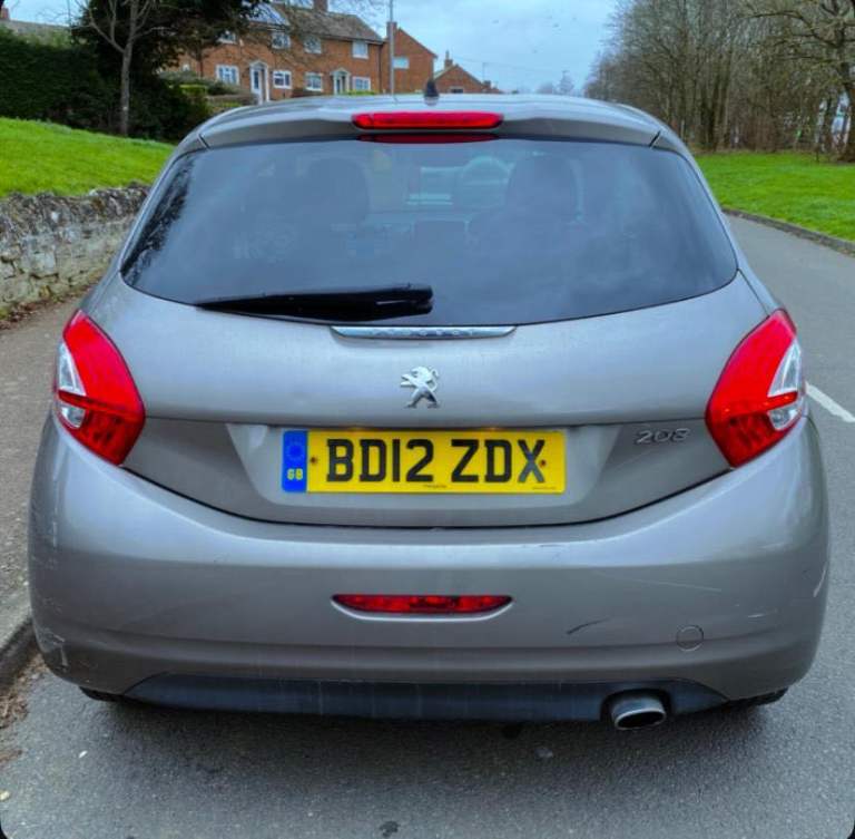 Peugeot 208 10month mot Manual Reliable car driving absolutely amazing low mile
