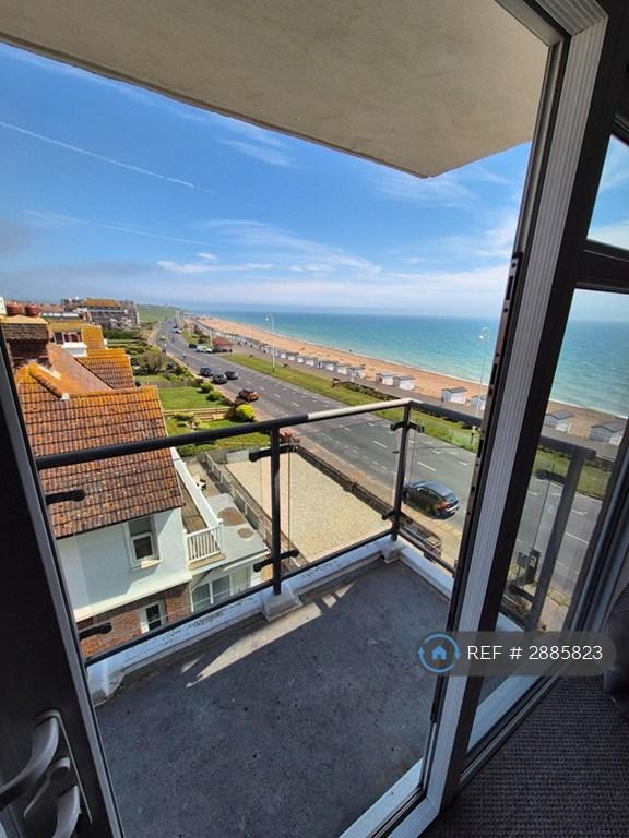 2 bedroom flat in De La Warr Parade, Bexhill-On-Sea, TN40 (2 bed) (#2885823)