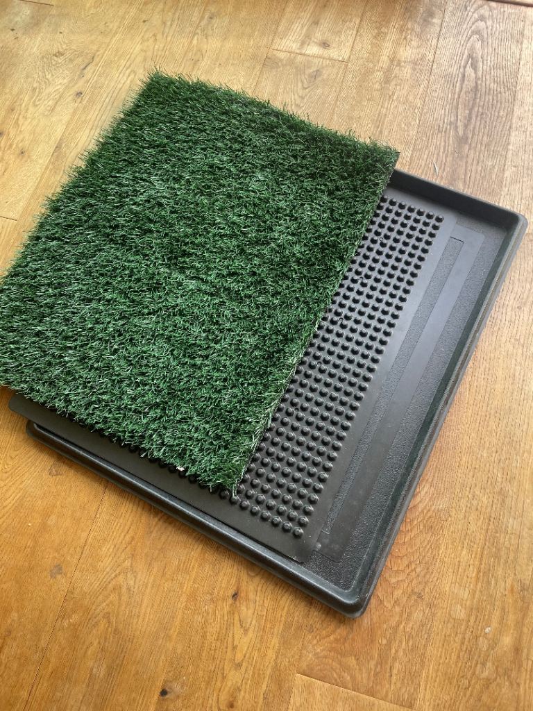 Artificial grass puppy/dog toilet tray