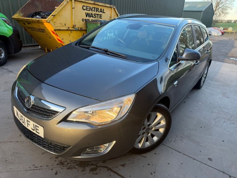 Vauxhall, ASTRA, Estate, 2011, Manual, 1686 (cc), 5 doors