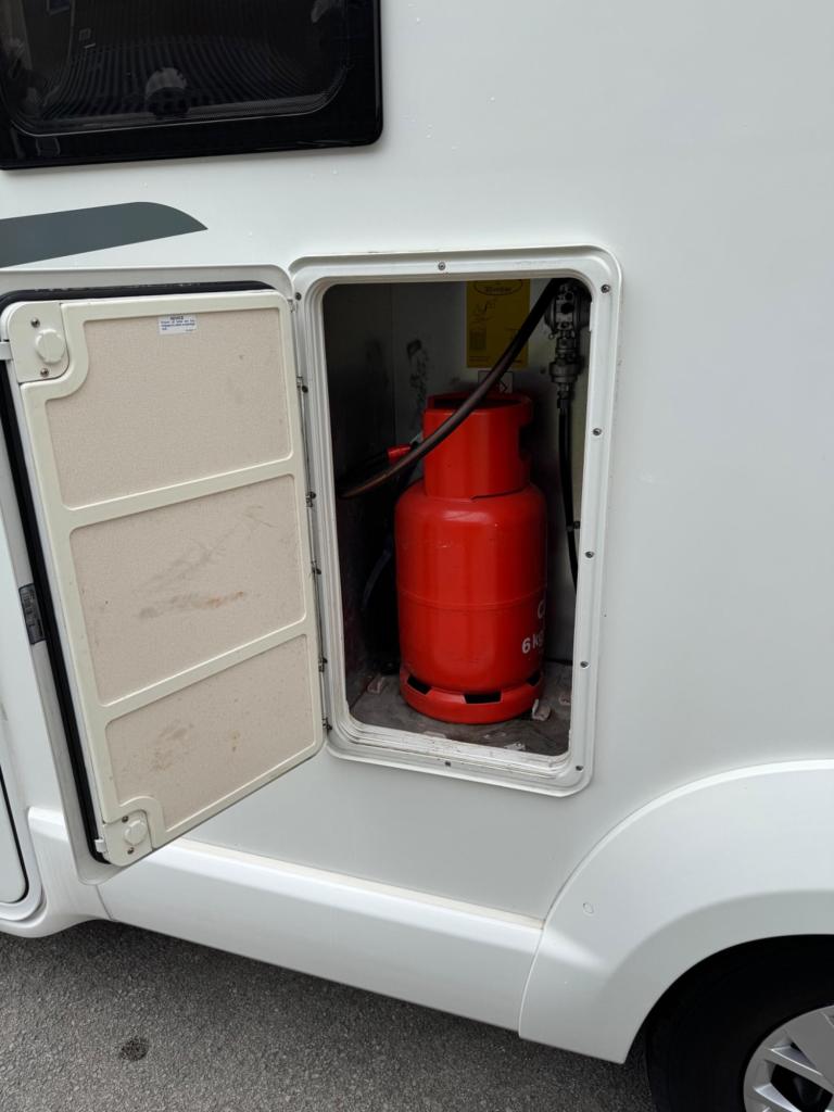 SWIFT ESCAPE 695 - 2017