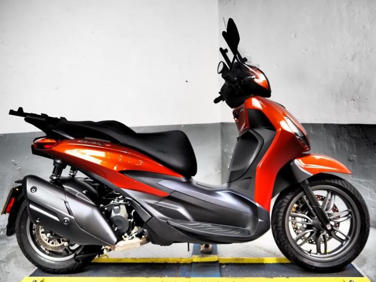 2023 Piaggio Beverly 400 s Super executive scooter, 4k ,Screen stunning