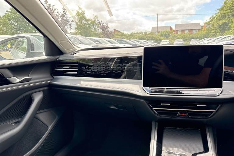 2025 Volkswagen Passat 1.5 eTSI MHEV Elegance DSG Euro 6 (s/s) 5dr Estate Automatic