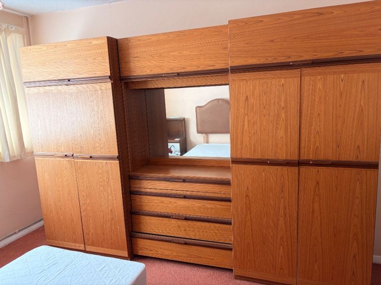Bedroom furniture set 
