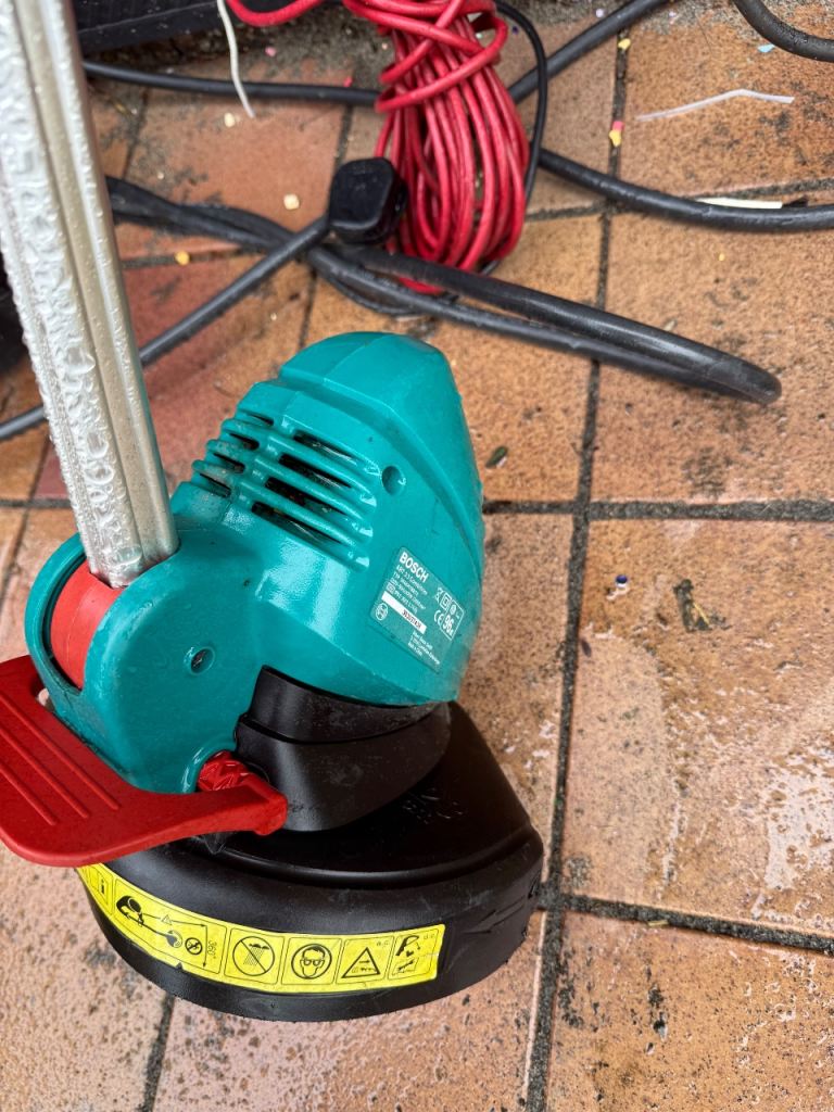 Bosch Electric Grass Trimmer – Good Condition