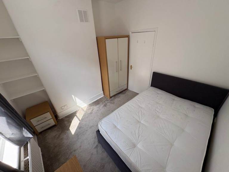 DSS UC LCW PIP BENEFITS DOUBLE ROOM LEEDS