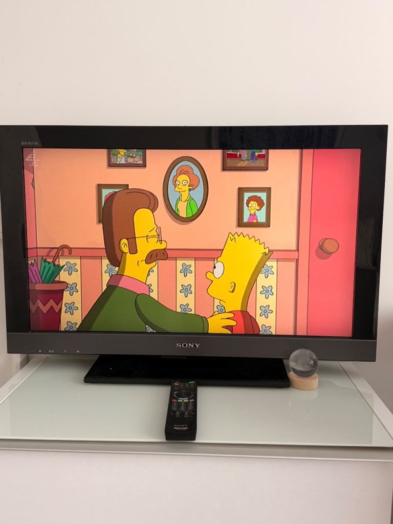 Sony Bravia 32’ TV with Remote – Good Condition