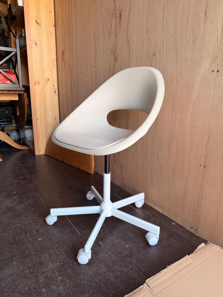 Desk chair 