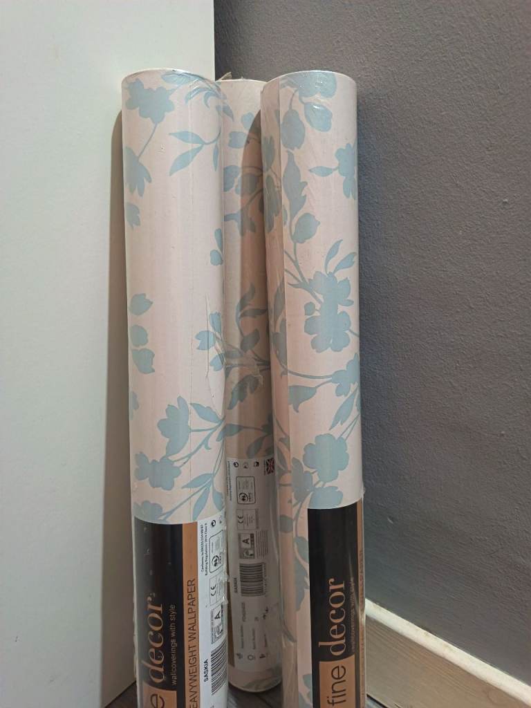 Holden K2 Feature Wallpaper - Pink with Silver Floral Pattern