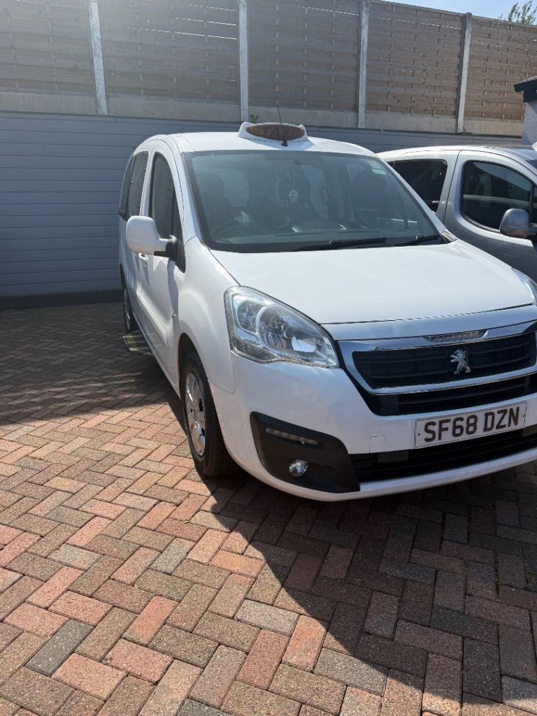 Peugeot, PARTNER TEPEE, MPV, 2018, Manual, 1560 (cc), 5 doors