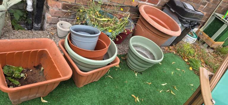 Selection of Garden Plant Pots – Good Condition