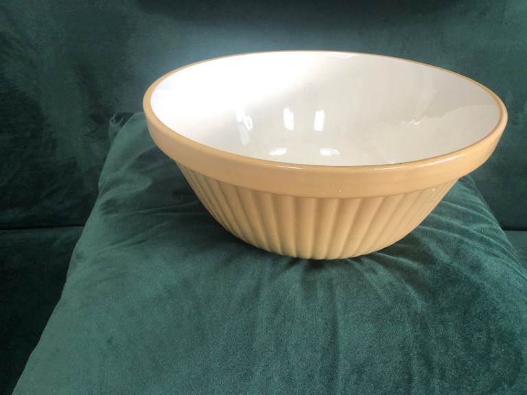 T G GREEN LARGE MIXING BOWL DIA 29 CM (11.5 IN) RIBBED PATTERN TRADITIONAL 