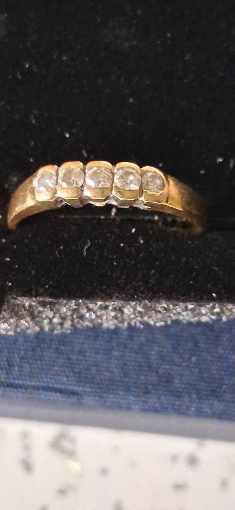 18 ct yellow gold ring. Hall marked Good Condition