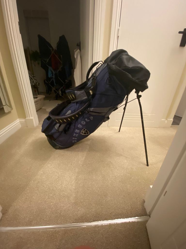 Nike Golf bag - Stand bag *free dozen balls*