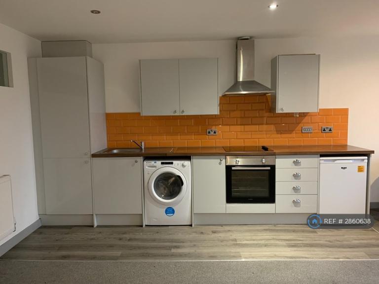 2 bedroom flat in Bed Springfield House, Barnsley, S70 (2 bed) (#2860638)