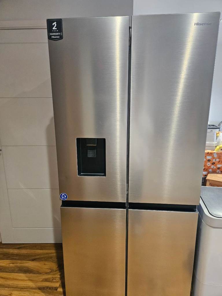 Hisense American Style Fridge Freezer with Water Dispenser