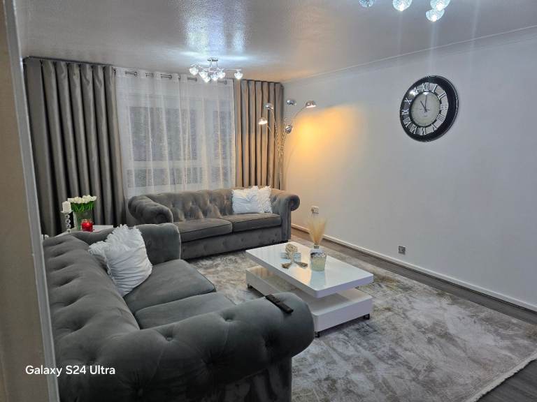 High Rise flat 2 bed room to swap