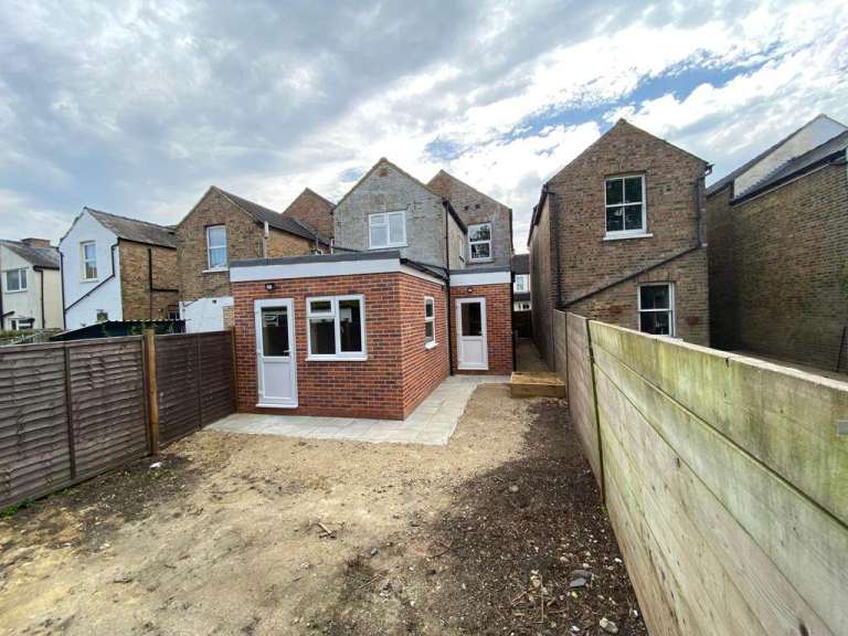 Company Let Accepted - 5 ensuite rooms. Available in Feltham, TW13 5AS