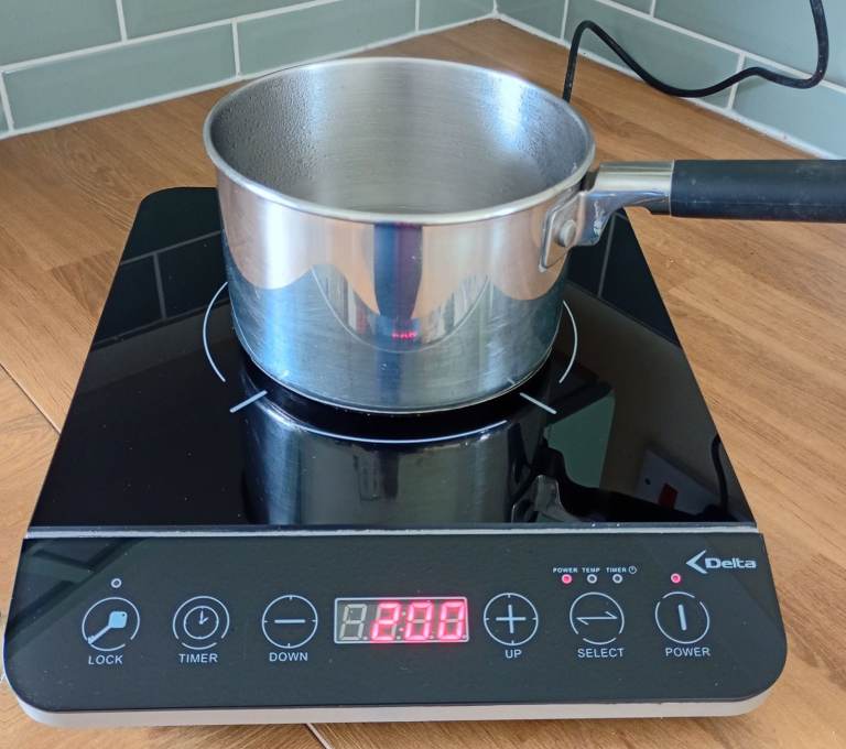 Portable Induction Hob by Delta together with a Meyer 18/10 Stainless Steel saucepan