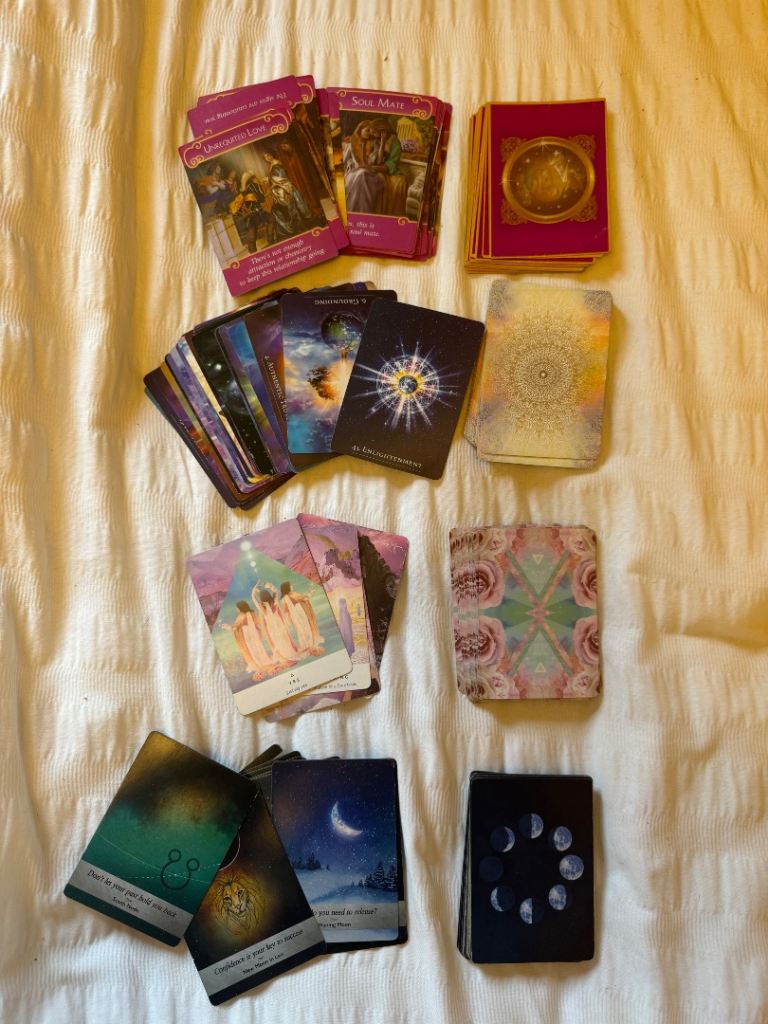 Bundle of oracle cards (4 sets)