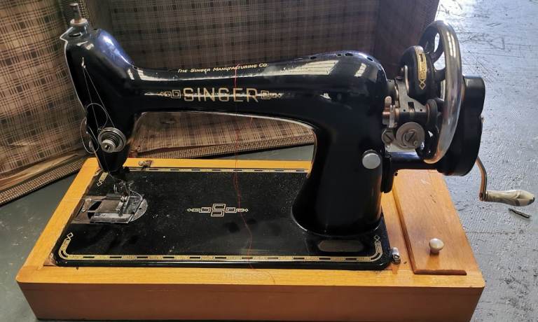 Antique/Vintage Singer Sewing Machine 