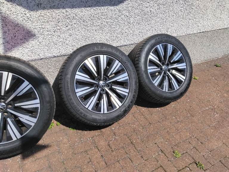 Original 19 inch toureg alloys tyres 