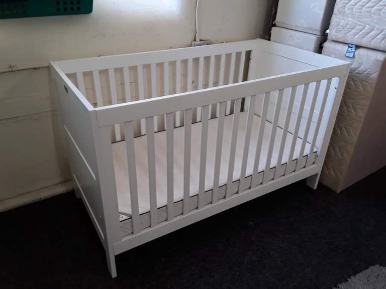 White Silver Cross cot Copley Mill Low Cost Moves 2nd Hand Furniture STALYBRIDGE SK15 3DN
