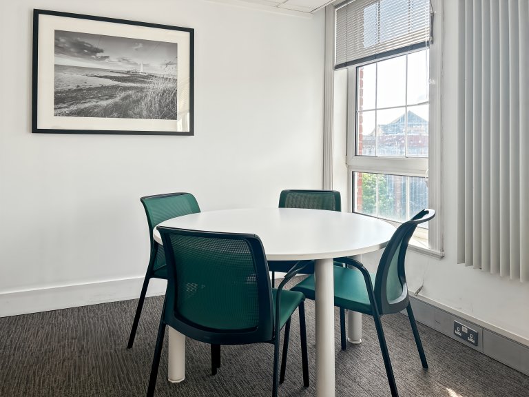 Belfast - BT11LU \ Flexible Office Space with 4 Desks