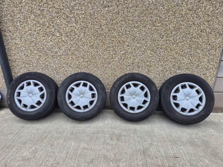Set of 4 tyres and hubs 235/65R16C