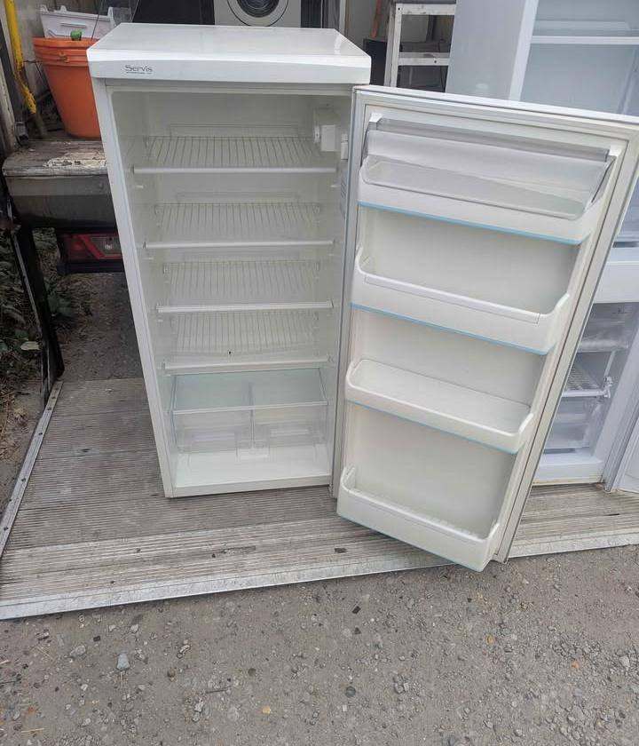 Tall fridge available free home delivery–Good Condition