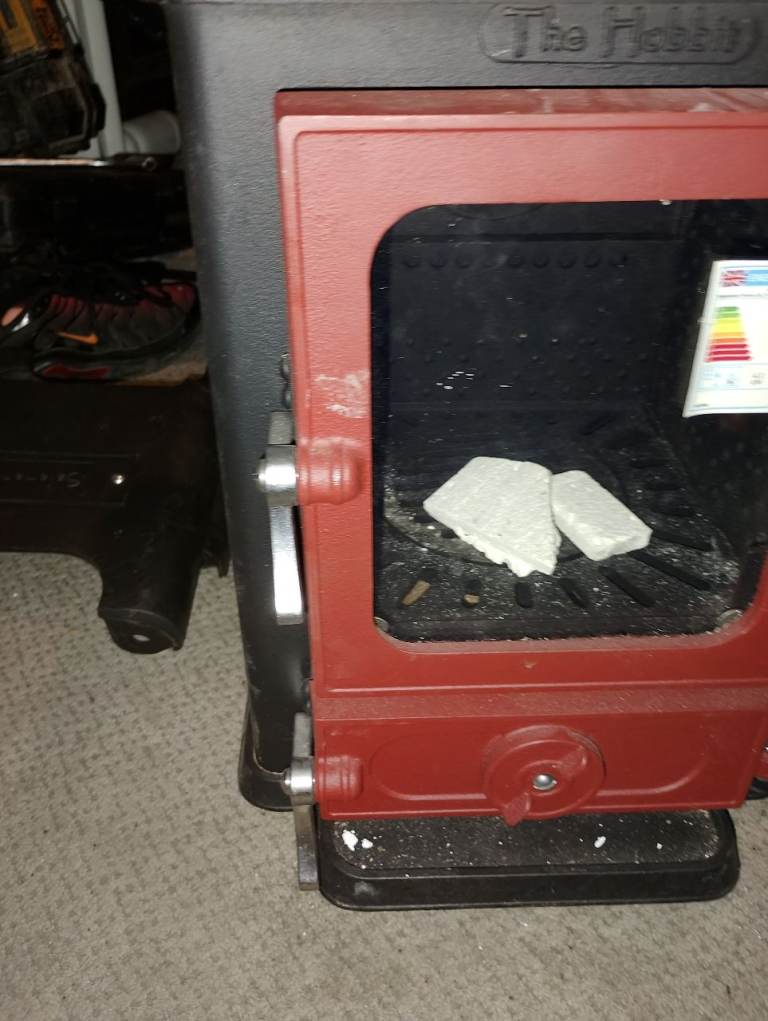 Brand New(Salamander Red Hobbit Fuel Burning Stove