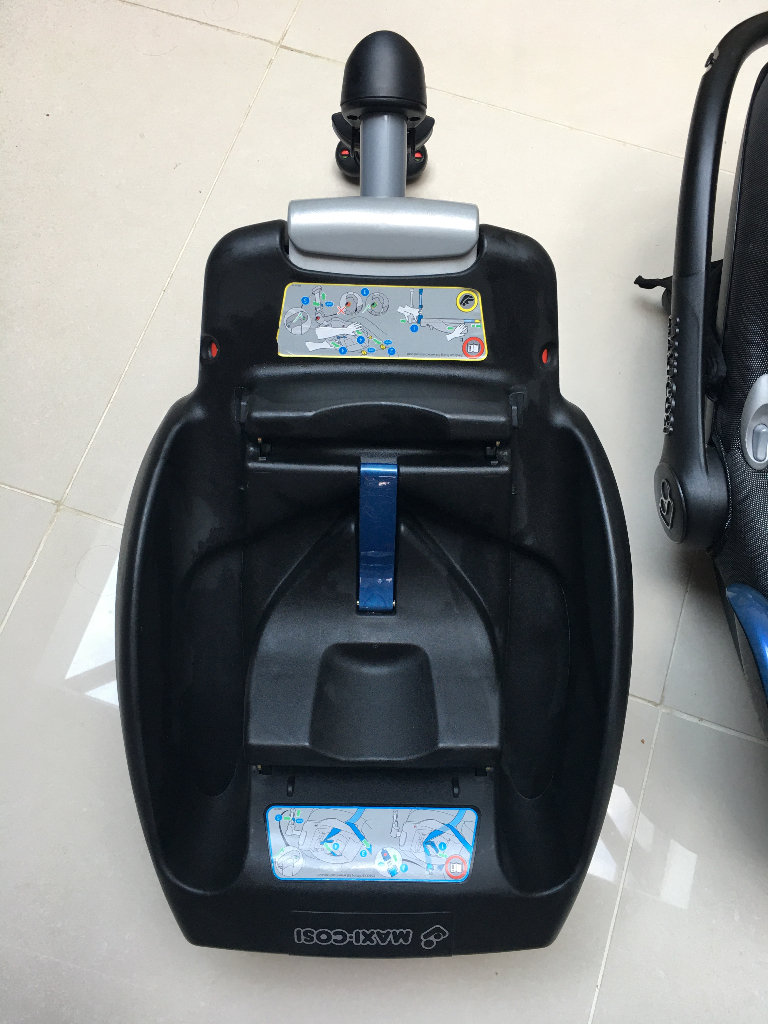 Maxi cosi baby car seat with isofix stand 