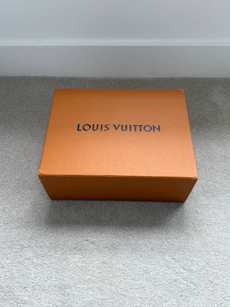 LV Men’s trainers white  UK9