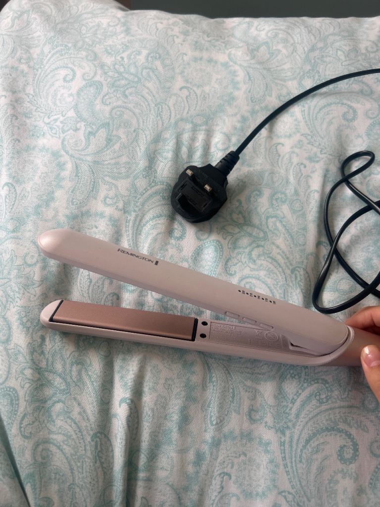 Remington Hair Straighteners – Good Condition
