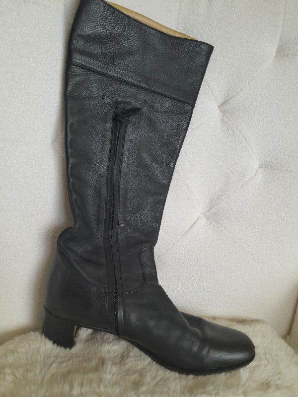 Ladies HERMES Leather Riding Boots.