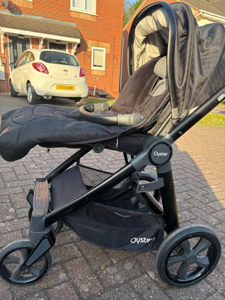 Oyster 3 pushchair whole package 