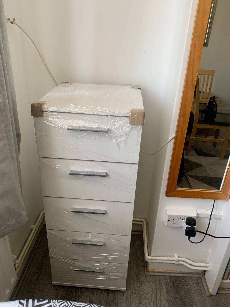 BRAND NEW IN PACKAGING 5 draws 