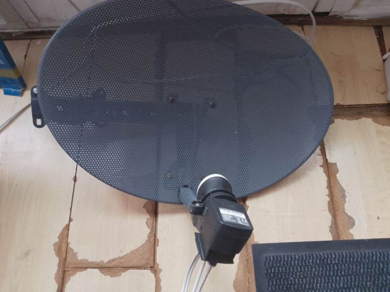 SKY Q DISH