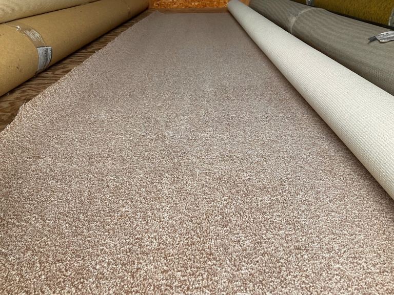 New 3.10 x 4m beige carpet.