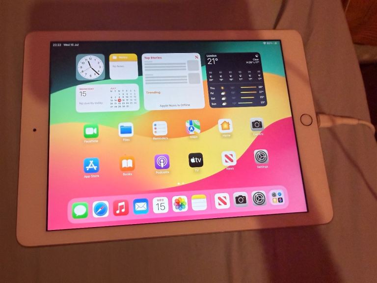 Apple iPad – 6th generation 
