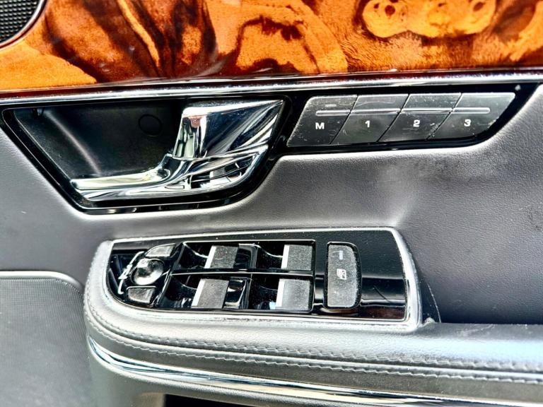 2010 Jaguar XJ 5.0 V8 Premium Luxury Auto Euro 5 4dr (LWB) SALOON Petrol Automatic