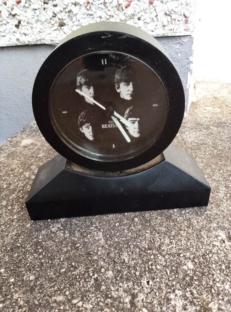 The Beatles Table Clock – Black,